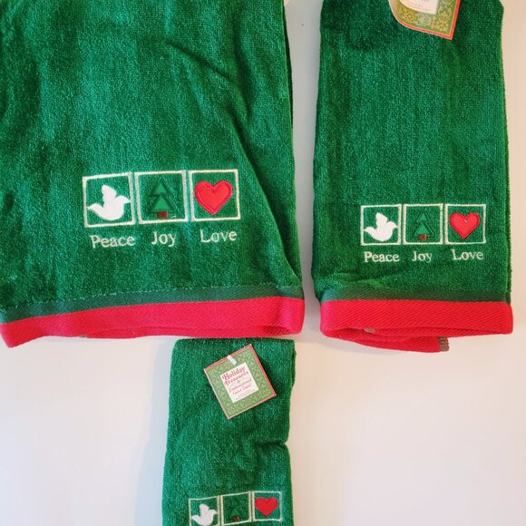 Vintage 3 Pc. Set Christmas Holiday Towels, Made in Thailand by Jay Franco - Picture 9 of 9